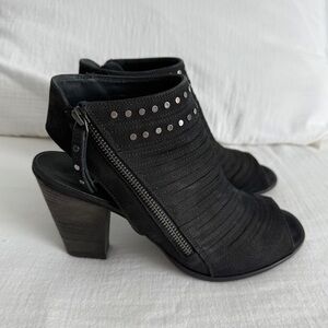 Y2K Paul Green ‘Sydney’ black leather peep toe heeled sandals w/ silver studs